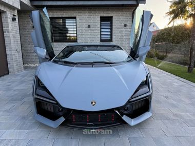 Lamborghini Revuelto  2024 