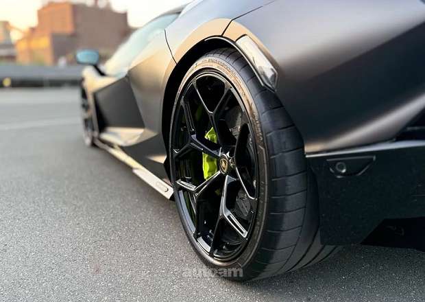 Lamborghini Revuelto