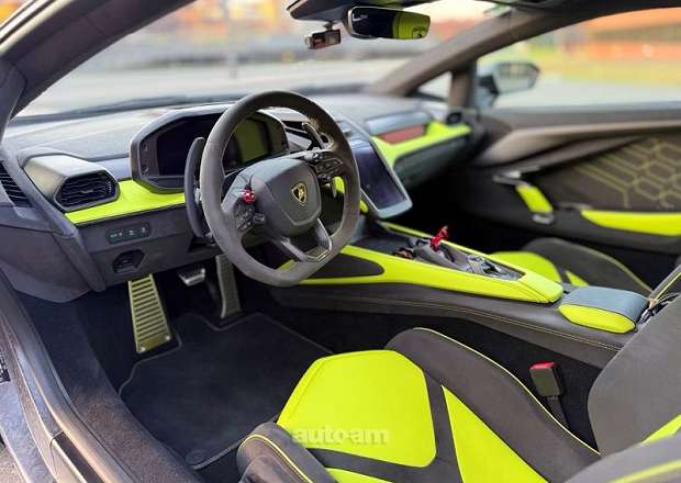 Lamborghini Revuelto