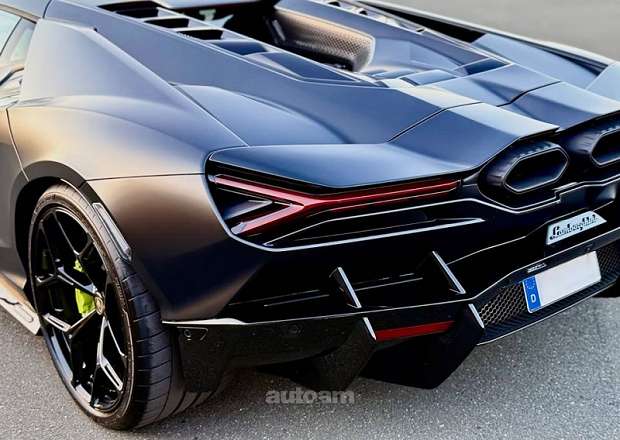 Lamborghini Revuelto