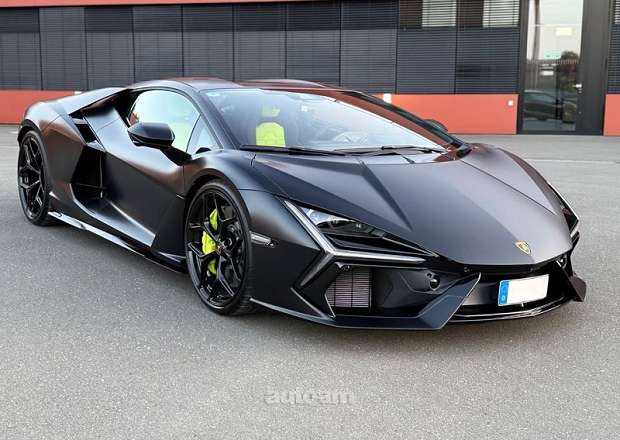 Lamborghini Revuelto