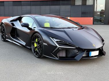 Lamborghini Revuelto  2025 