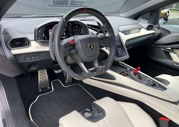 Lamborghini Revuelto