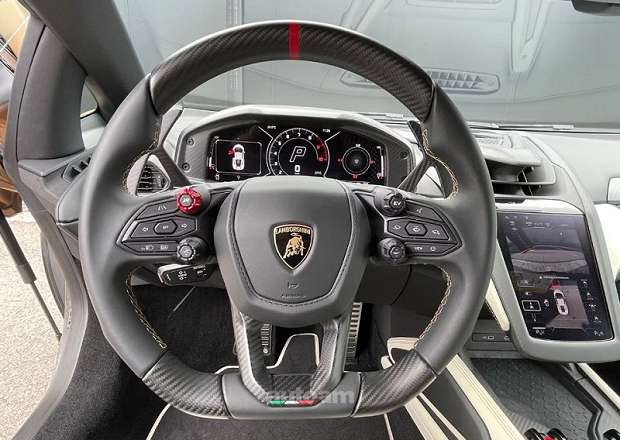 Lamborghini Revuelto