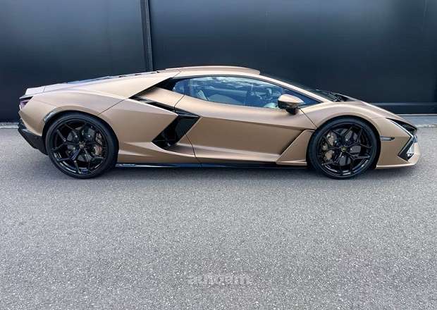 Lamborghini Revuelto