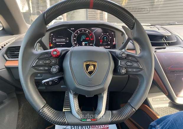 Lamborghini Revuelto