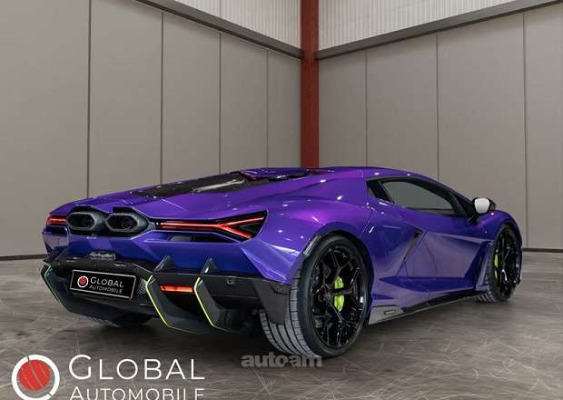 Lamborghini Revuelto
