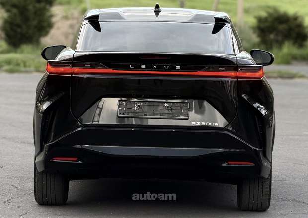 Lexus RZ 300