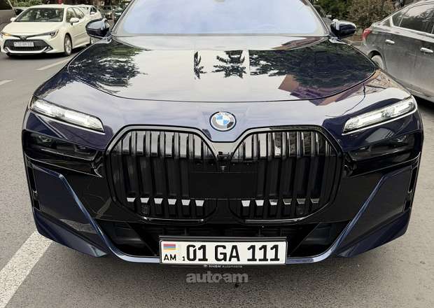 BMW i7