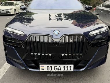 BMW i7  2022 