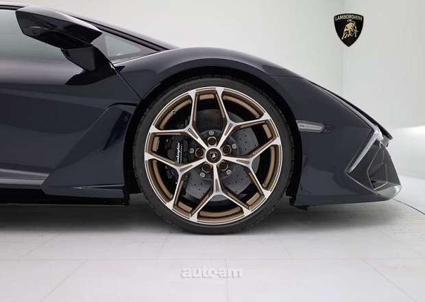 Lamborghini Revuelto