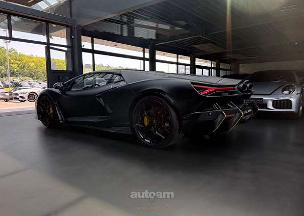 Lamborghini Revuelto