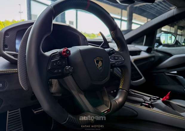 Lamborghini Revuelto