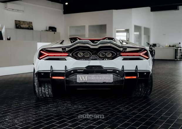 Lamborghini Revuelto