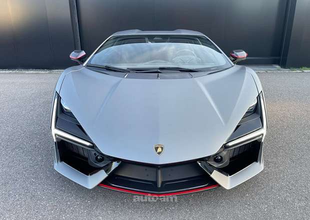 Lamborghini Revuelto