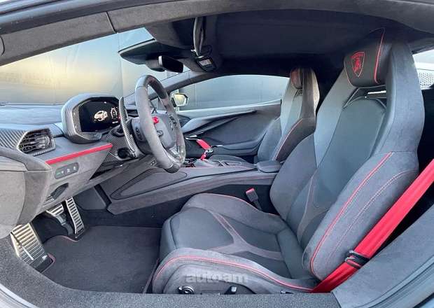 Lamborghini Revuelto