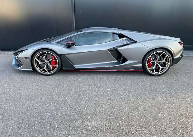 Lamborghini Revuelto