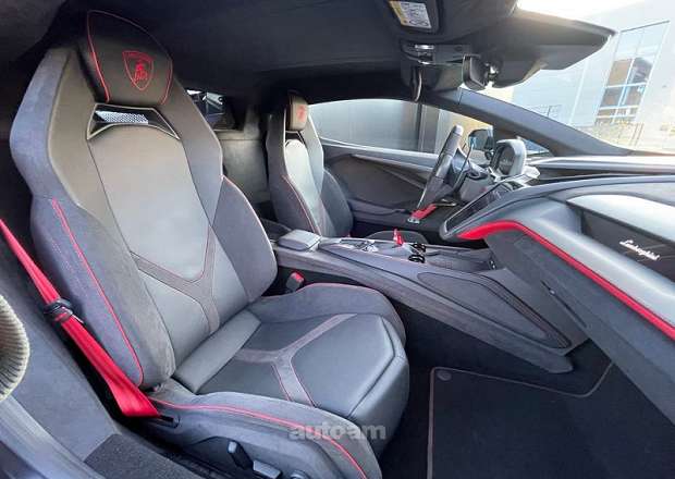 Lamborghini Revuelto