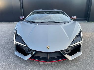 Lamborghini Revuelto  2025 