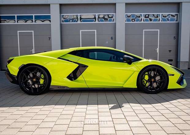 Lamborghini Revuelto