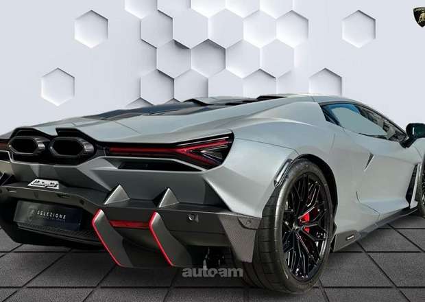 Lamborghini Revuelto