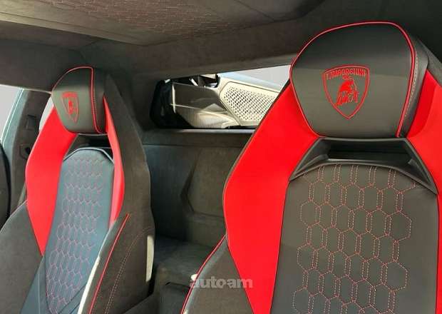 Lamborghini Revuelto