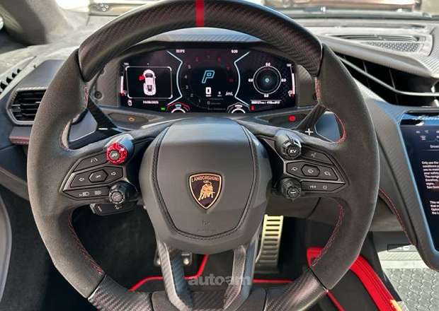 Lamborghini Revuelto