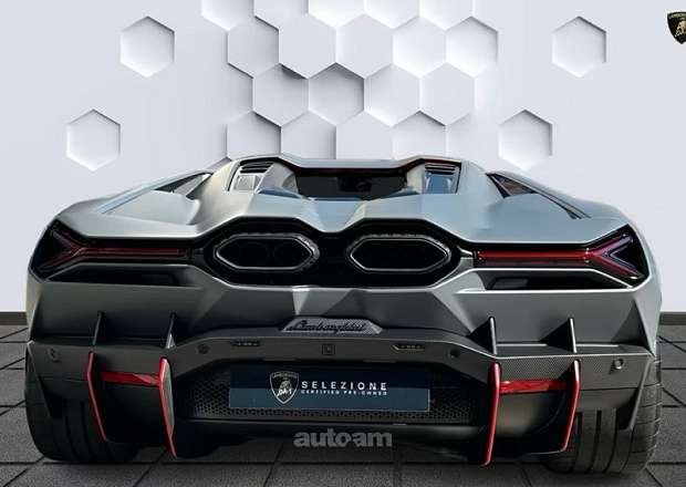 Lamborghini Revuelto