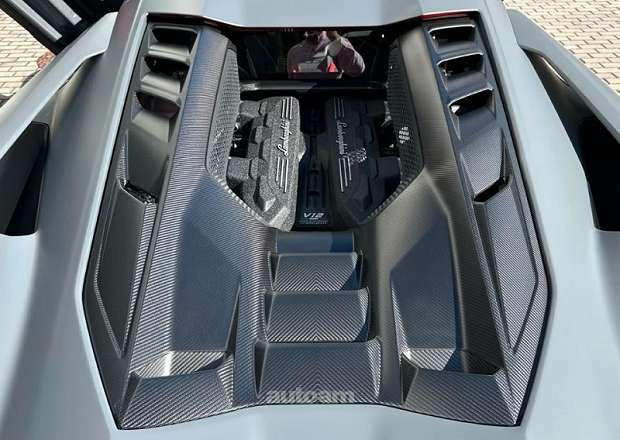 Lamborghini Revuelto