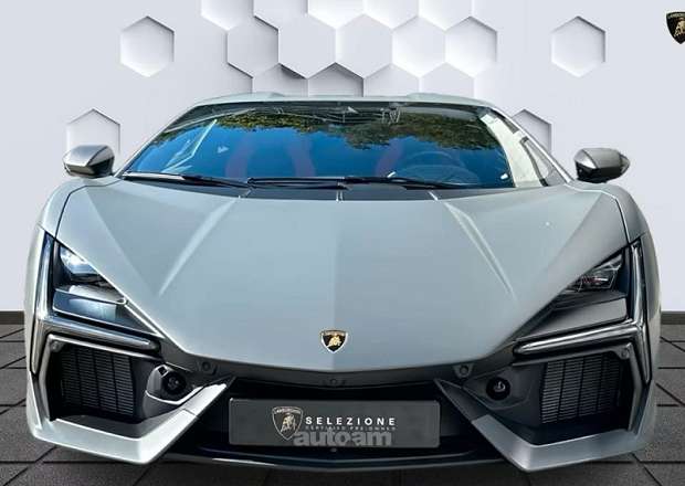 Lamborghini Revuelto