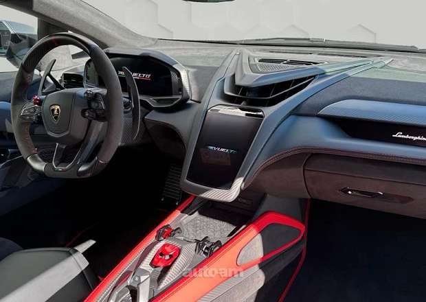 Lamborghini Revuelto