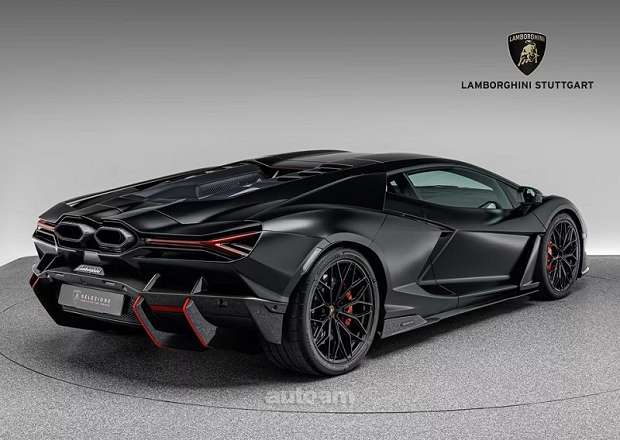 Lamborghini Revuelto