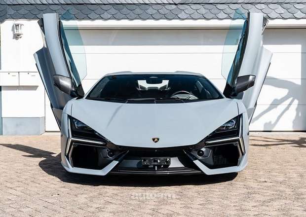 Lamborghini Revuelto