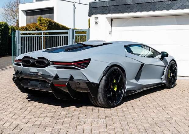 Lamborghini Revuelto