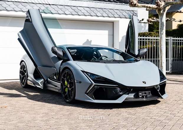 Lamborghini Revuelto