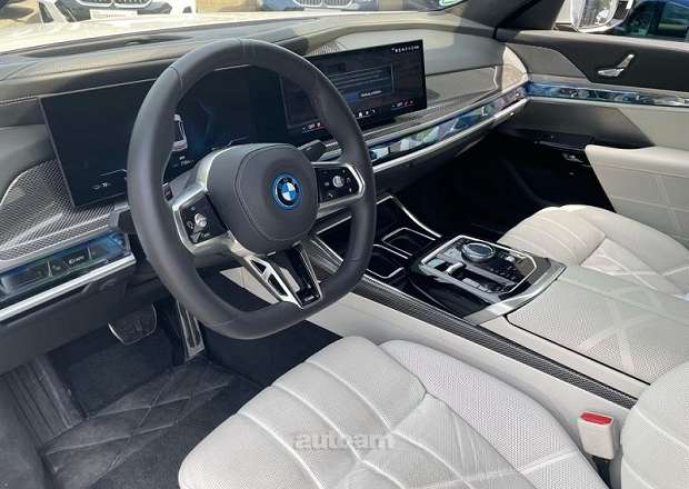 BMW i7