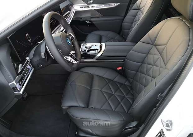 BMW i7