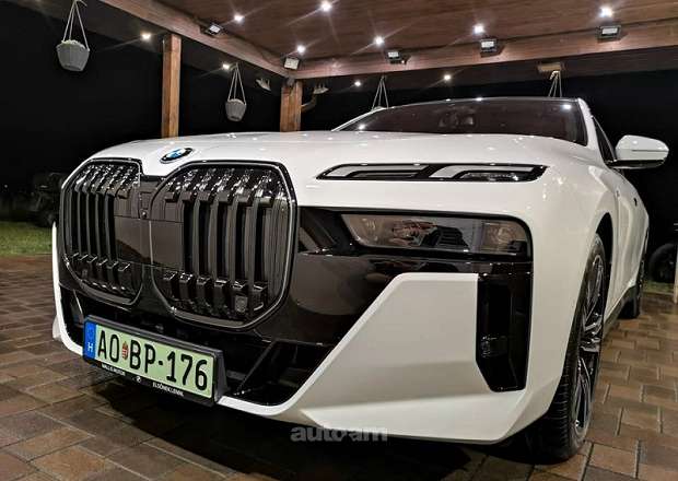 BMW i7