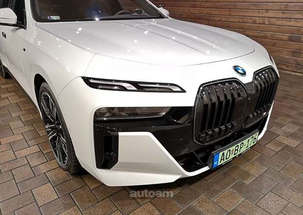 BMW i7