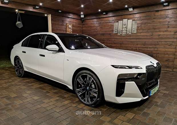 BMW i7