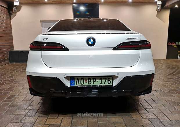 BMW i7