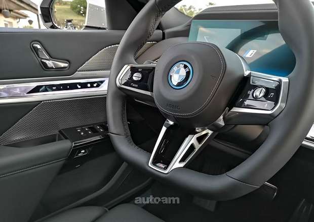 BMW i7