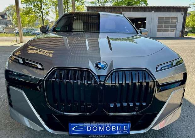 BMW i7