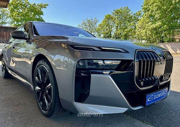 BMW i7