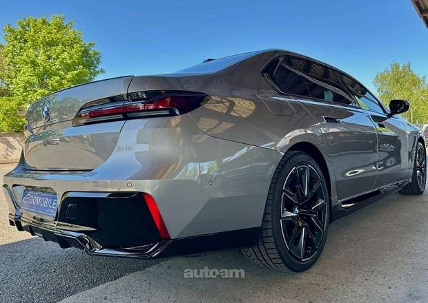 BMW i7