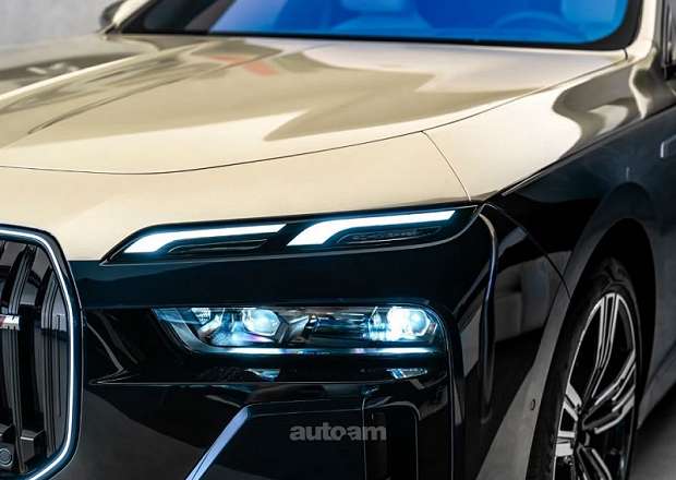 BMW i7