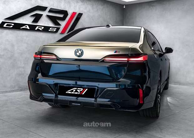BMW i7