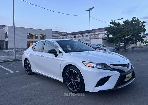 Toyota Camry 2019 — լուսանկար 2