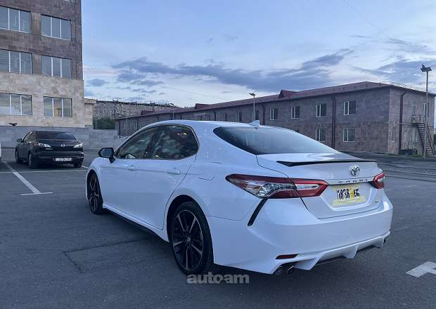 Toyota Camry 2019 — լուսանկար 4