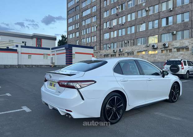 Toyota Camry 2019 — լուսանկար 3